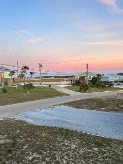 Walk to beach, pet-friendly - Dauphin Island - 8