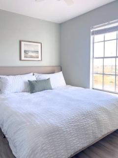 Walk to beach, pet-friendly - Dauphin Island - 2