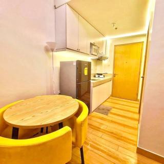 TREES RESIDENCE 2 Bedroom Fully Furnished Unit - Manila - 2