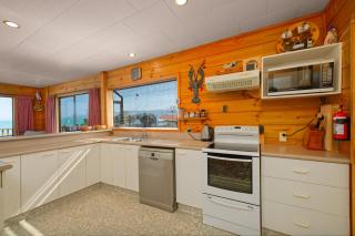 A Classic Kiwi Bach in South Bay - Kaikoura - 7