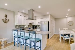 Emerald Isle Condo with Indoor Pool and Beach Access! - Emerald Isle - 4