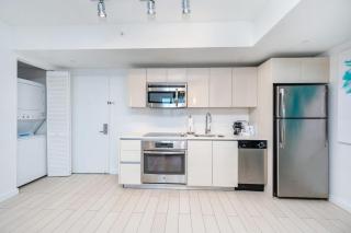 1 Bed & Kitchen at Beachwalk With Pool Gym Beach - Hallandale Beach - 8