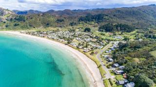 Taupo Bay Beach House - - 1