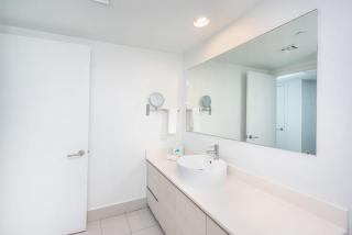 1 Bed & Kitchen at Beachwalk With Pool Gym Beach - Hallandale Beach - 3
