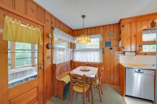 Walk to Beach Long Island Wine Country Home! - 4