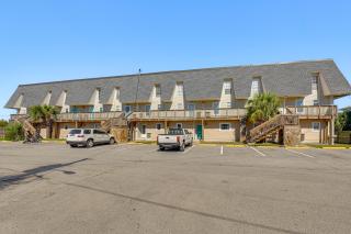 Walk to Okaloosa Island Beach Coastal Condo! - Fort Walton Beach - 8