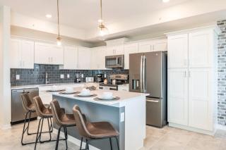 Chic 2Bed Condo at Storey Lake Mickey Room - 5