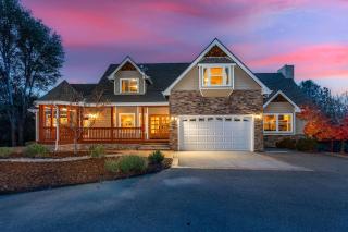 Luxury Lodge-Hot Tub-BBQ-Sleeps 18 - Oakhurst - 0