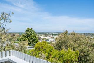 Ocean Breeze and Sweeping Coastal Views - Ocean Grove - 7