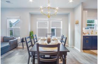 Lovely Charming 4BR2.5BA Near Downtowns Prime - 4