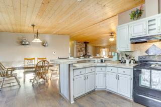Mountain-View Home with Deck in Pine - Pine - 8