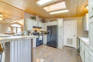 Mountain-View Home with Deck in Pine - Pine - 1