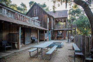 Historic Farmhouse on 5 Peaceful Acres with Ancient Oaks & Creek above Temecula - Temecula - 0
