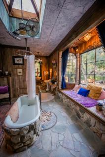 Historic Farmhouse on 5 Peaceful Acres with Ancient Oaks & Creek above Temecula - Temecula - 3