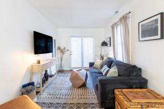 Cozy Beach Cottage Near The Bay - Villas - 0