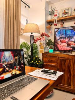 SMDC Green 2 Staycation, The Traditional & Modern Fusion Condo - 9