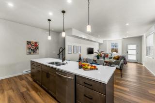 The Downtown Duplex - Pet Friendly - NEW BUILD - 6