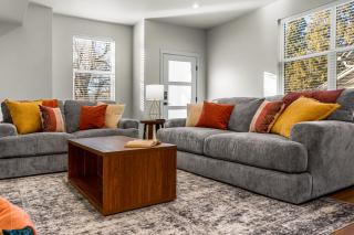 The Downtown Duplex - Pet Friendly - NEW BUILD - 3