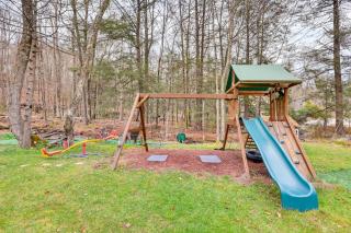 Family Friendly Streamside Retreat in The Hideout - Lake Ariel - 9
