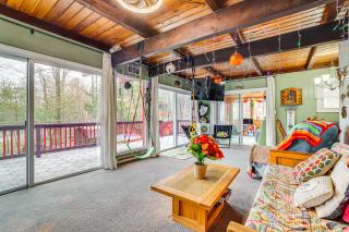 Family Friendly Streamside Retreat in The Hideout - Lake Ariel - 2