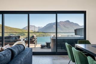 Summit Escape Hot Tub & Panoramic Beauty - Queenstown - 3