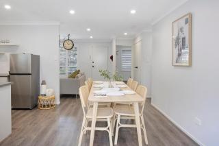 Lakeshore Hideaway - Mannering Park - 5