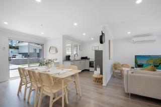 Lakeshore Hideaway - Mannering Park - 4