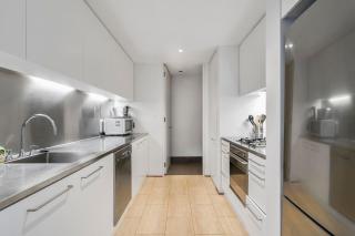 Urban Oasis with Parking Gym Sauna and Lap Pool - Sydney - 7