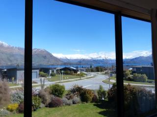 acomo at Clutha - stunning views, pool & gym access - Wanaka - 0