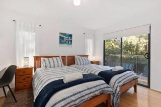 TheTree House Hobart Sleeps 8-2 Bath - Taroona - 1