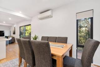 TheTree House Hobart Sleeps 8-2 Bath - 5