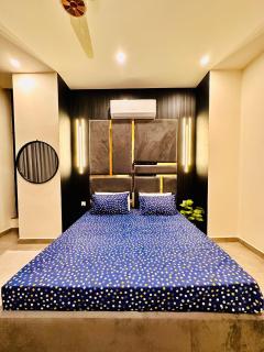 20 Min From Downtown Luxe 02 Bhk Penthouse with Balcony Sky Park One - Islamabad - 5