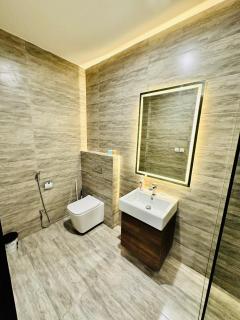 20 Min From Downtown Luxe 02 Bhk Penthouse with Balcony Sky Park One - Islamabad - 8