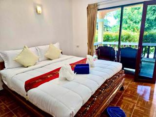 Happy Lagoon Bungalow - 1