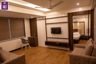 Hotel Raj - Ambajogai - 8