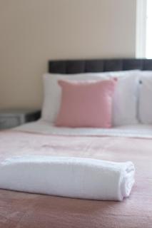 Lovely 5 Bed House with 8 Beds in Thamesmead - Thamesmead - 7