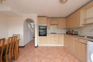 Lovely 5 Bed House with 8 Beds in Thamesmead - 5