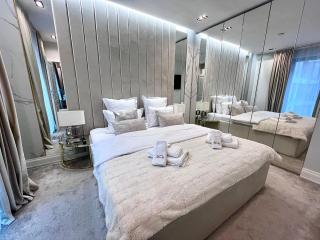 FLH Golden Elegance - Balcony, Garage & King Bed close to Therme and Airport - Bucarest - 9