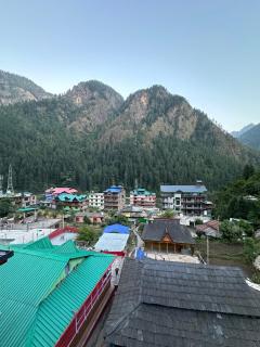 Pahadirovers Homestay & Cafe - 1