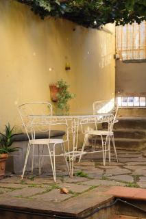 Enchanting Apartment with Patio, Lungarno Firenze - Florenz - 8