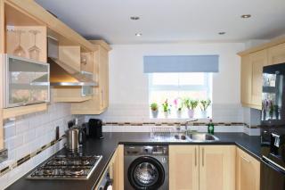 Gorgeous 3 Bedroom 2 Bathroom Family Home - 1