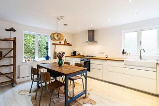 Tranquil 2 Bedroom Apartment in East London - London - 1