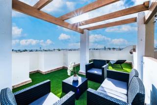 Renovated Townhouse - Rooftop, Garden & Stunning Views - 9