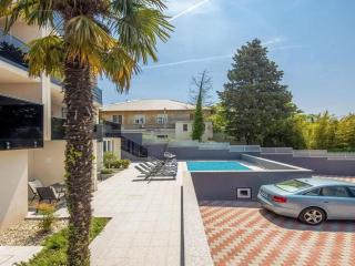 Apartment in Dramalj with Pool - Dramalj - 1