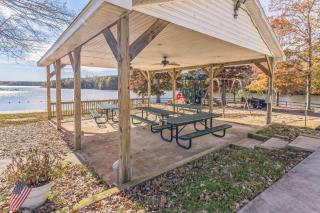 Lakefront Retreat in Badin Shores Resort home - New London - 2