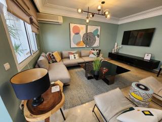Number Nine Triangle d'Or by IB Signature - Chic 3-Bedroom family apartment in sought-after area, 24 x7 Security - Self check-in - Parking - City View with terrace - Walk to Cafes! City Centre - Casablanca - 7