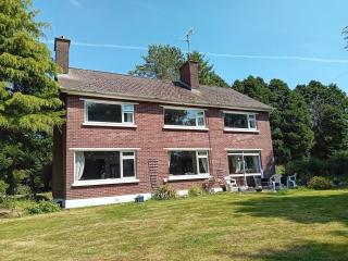 Luxurious Meath Retreat with 5 Bedrooms - Millbrook - 0