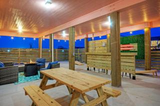 Patio Lounge w Firepit Nature Preserve Views Surf-n-dipity by AvantStay - Port Aransas - 8