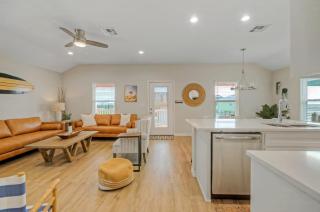 Patio Lounge w Firepit Nature Preserve Views Surf-n-dipity by AvantStay - Port Aransas - 3