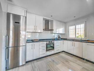 Beautiful villa with private heated pool in Nerja - Torrox Costa - 2